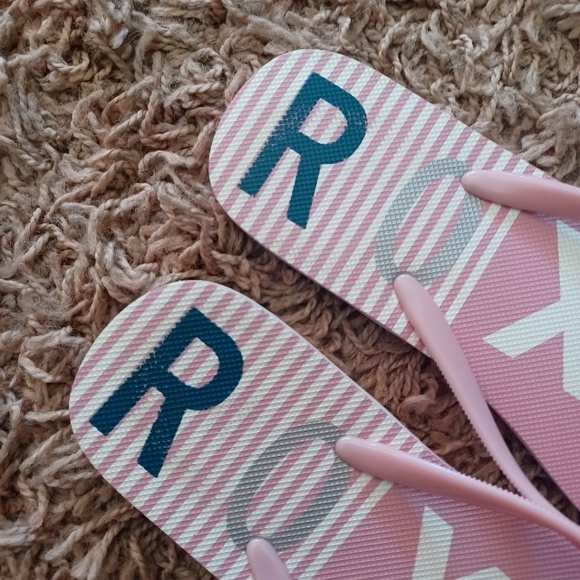 Roxy Flip Flops - Picture 2 of 5